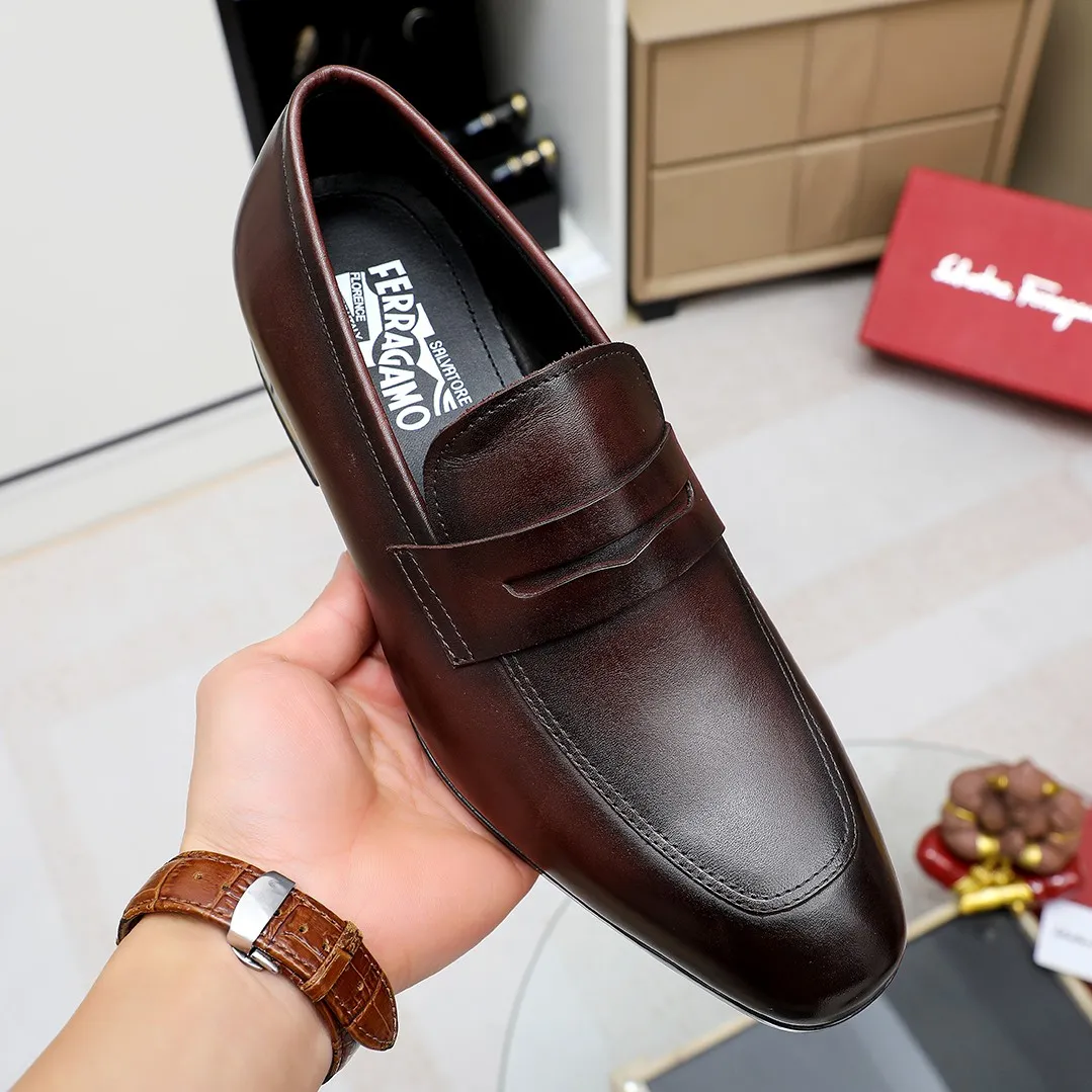 Men's shoes 💰460 🔥Ferragamo's new men's casual slip-on shoes🇨🇳Official website original 1:1 mold, original quality💯Fine workmanship, high-end luxury☘The upper is made of imported Italian first-layer cowhide🌴Luxurious water dyeing🐂Leather lining🍓Rubber wear-resistant and non-slip outsole, breathable and comfortable to wear🍍The first choice for high-grade men, 5 colors available! Code number 38-44 (45.46. Customized)